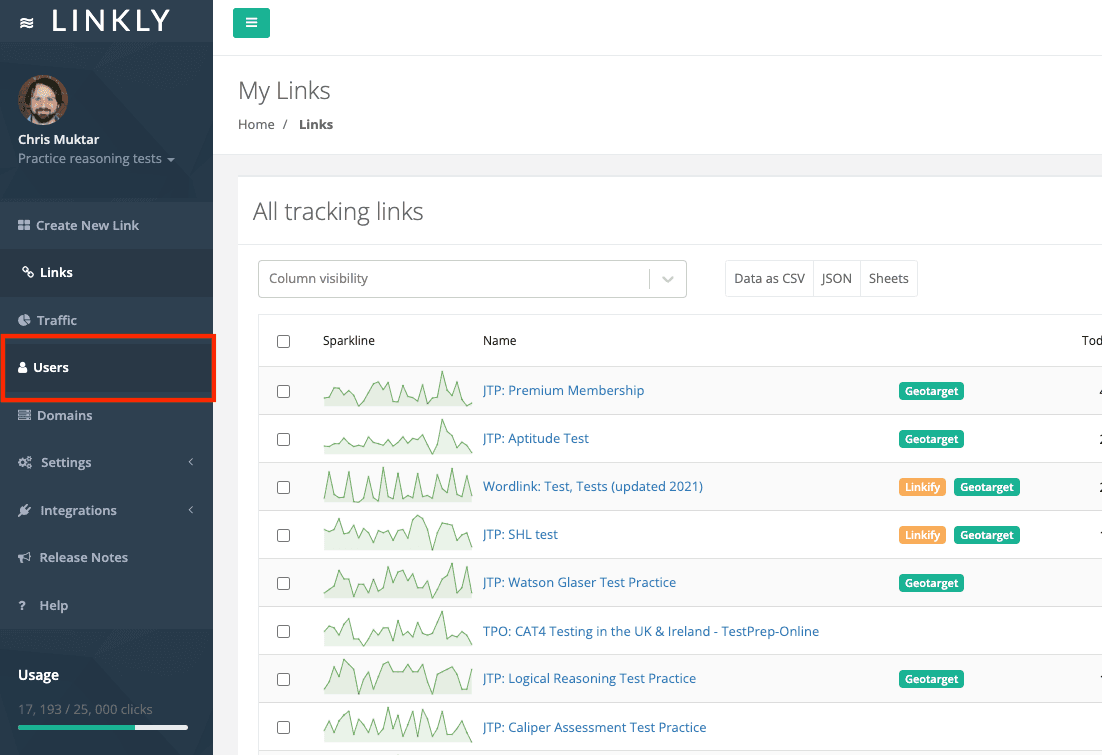 왼쪽 사이드바에서 **사용자**를 클릭하세요